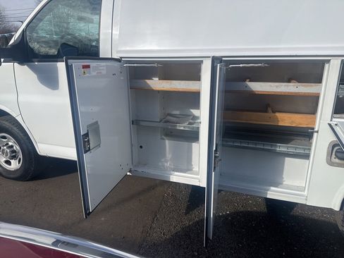 Used 2014 Chevrolet Express 3500 image 30