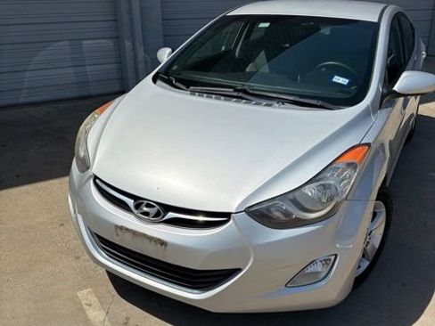 Used 2013 Hyundai Elantra GLS w/ Preferred Pkg FWD image 2
