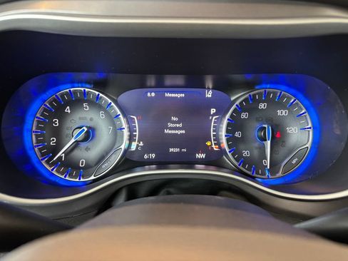 Used 2025 Chrysler Pacifica Select FWD image 19