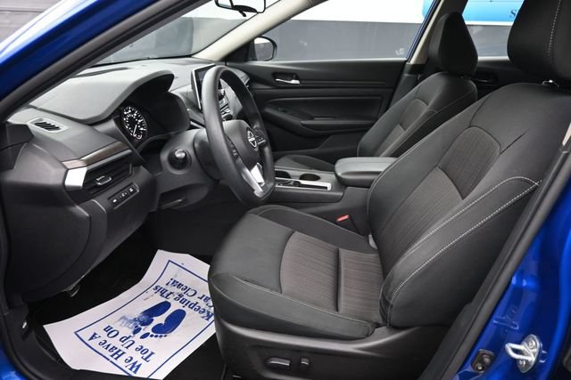 Used 2025 Nissan Altima 2.5 SV FWD image 11