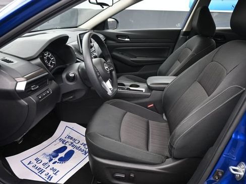Used 2025 Nissan Altima 2.5 SV FWD image 11