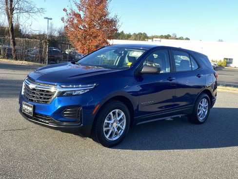 Used 2022 Chevrolet Equinox LS image 3