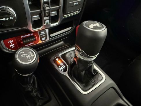 Used 2026 Jeep Wrangler Unlimited Rubicon AWD/4WD image 32