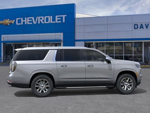 New 2026 Chevrolet Suburban Premier image 5