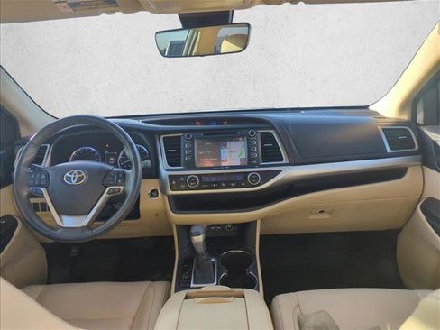 Used 2019 Toyota Highlander XLE FWD image 26