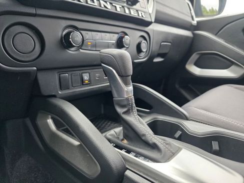 Used 2025 Nissan Frontier SV image 25