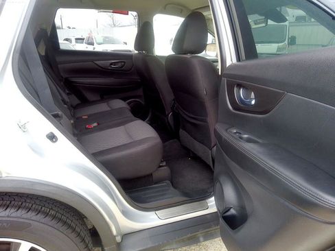 Used 2020 Nissan Rogue SV w/ Premium Package image 23