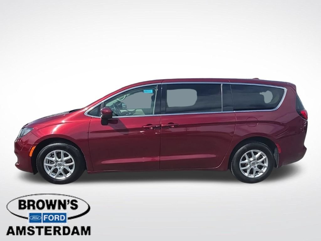 Used 2022 Chrysler Voyager LX FWD image 5