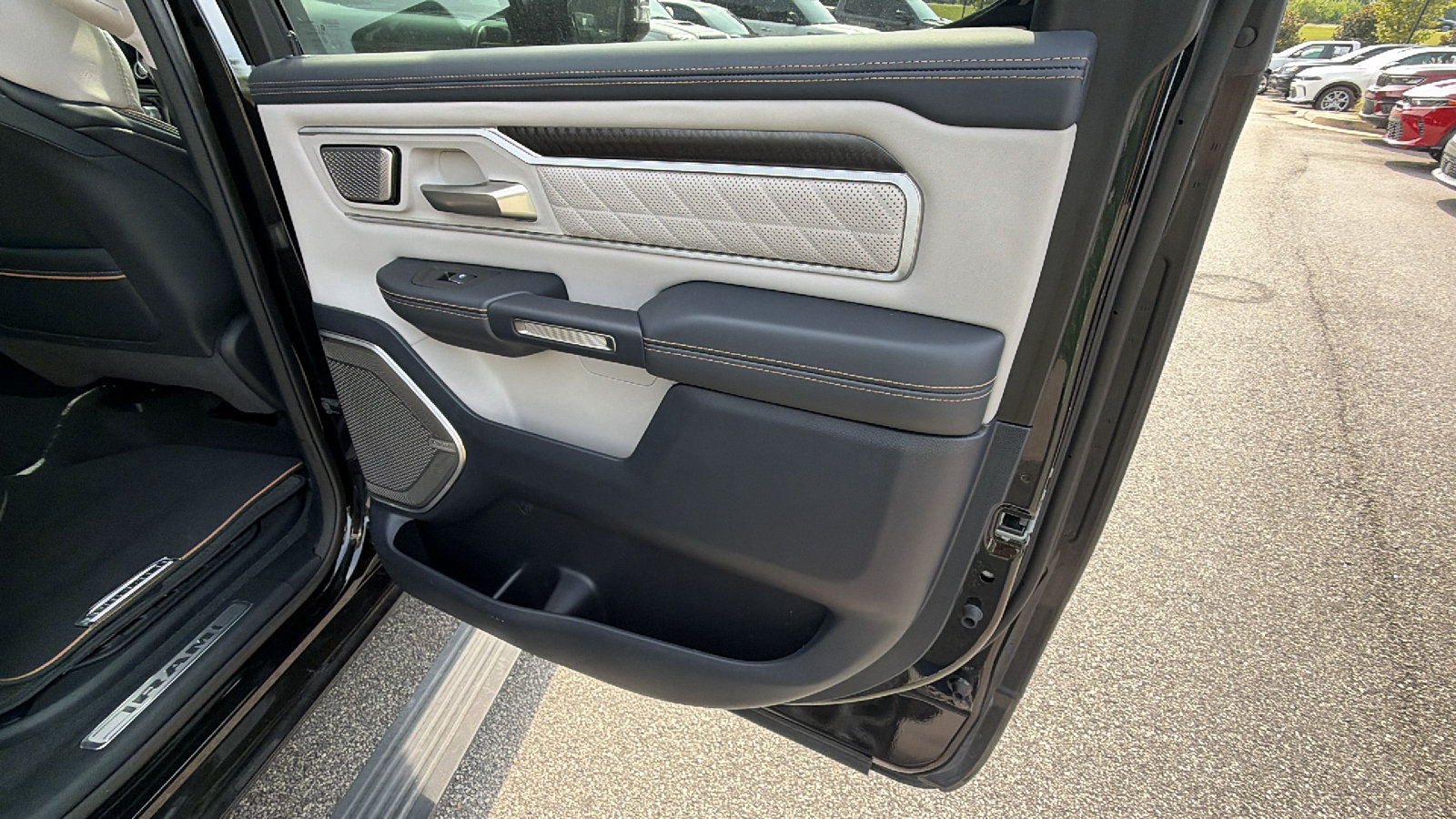Certified 2025 RAM 1500 Tungsten AWD/4WD image 21