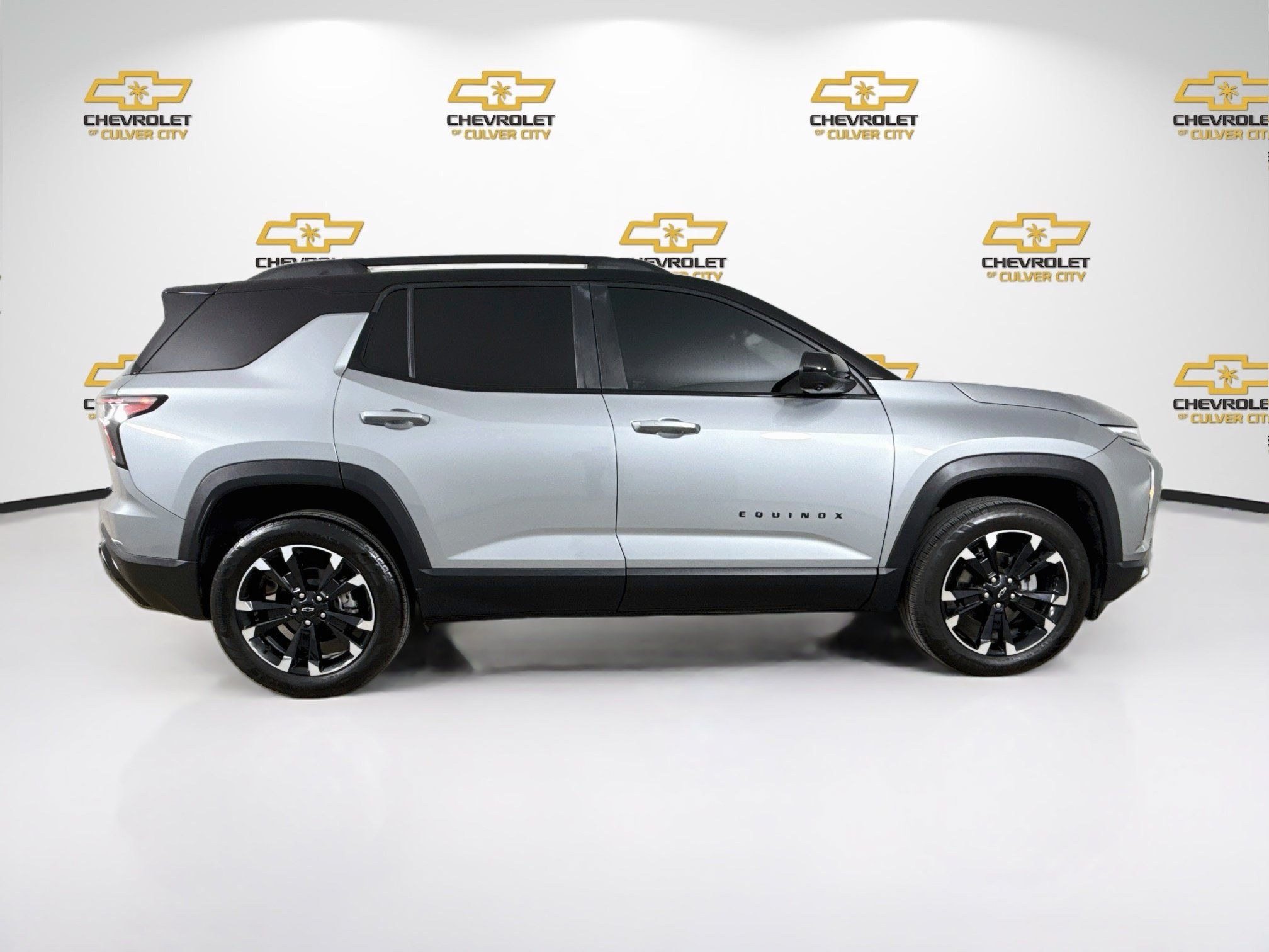 Used 2025 Chevrolet Equinox RS w/ Safety and Technology Package FWD image 9