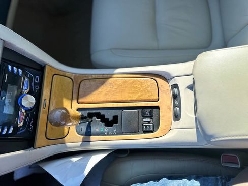 Used 2002 Lexus SC 430 Convertible image 18