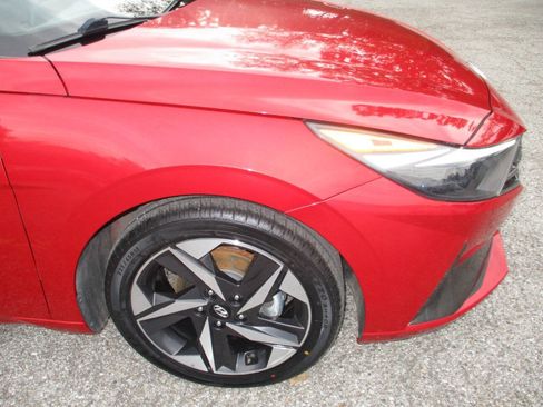 Used 2021 Hyundai Elantra SEL w/ Convenience + Premium Package FWD image 22