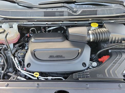 Certified 2023 Chrysler Pacifica Touring-L FWD image 25