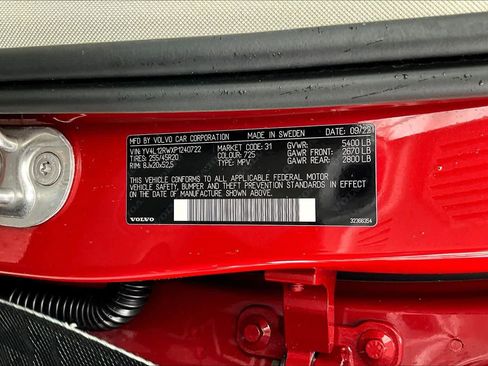 Certified 2023 Volvo XC60 B5 Plus w/ Climate Package image 31