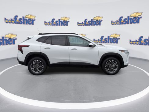 Certified 2024 Chevrolet Trax LT FWD image 9