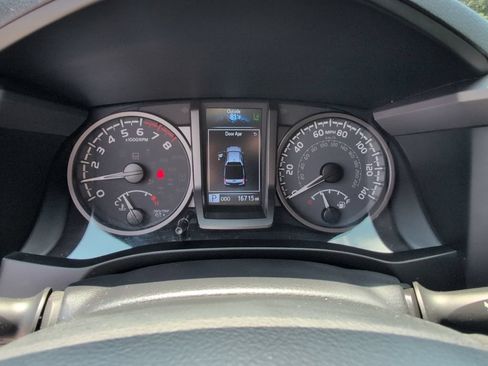 Used 2021 Toyota Tacoma TRD Off-Road w/ TRD Premium Off Road Package AWD/4WD image 18