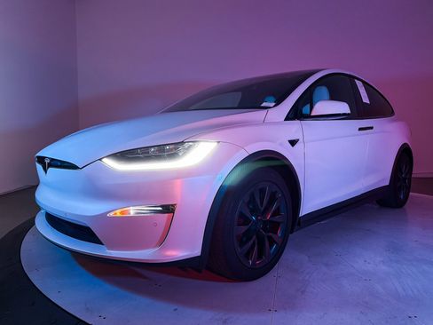 Used 2022 Tesla Model X Plaid AWD/4WD image 8
