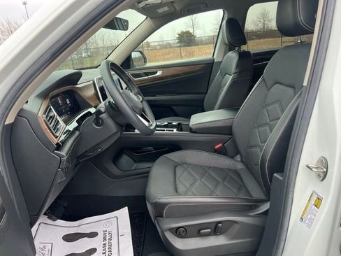 Used 2024 Volkswagen Atlas SE w/ Black Wheel Package image 22