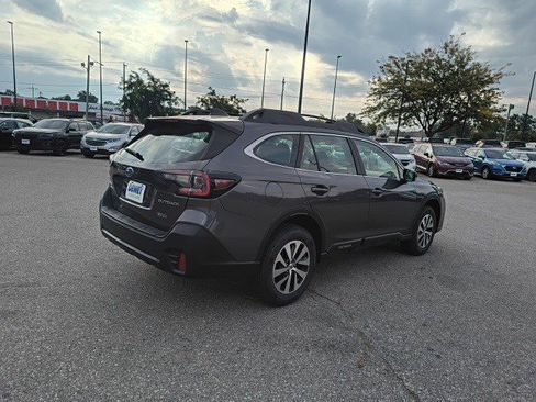 Used 2021 Subaru Outback 2.5i image 5