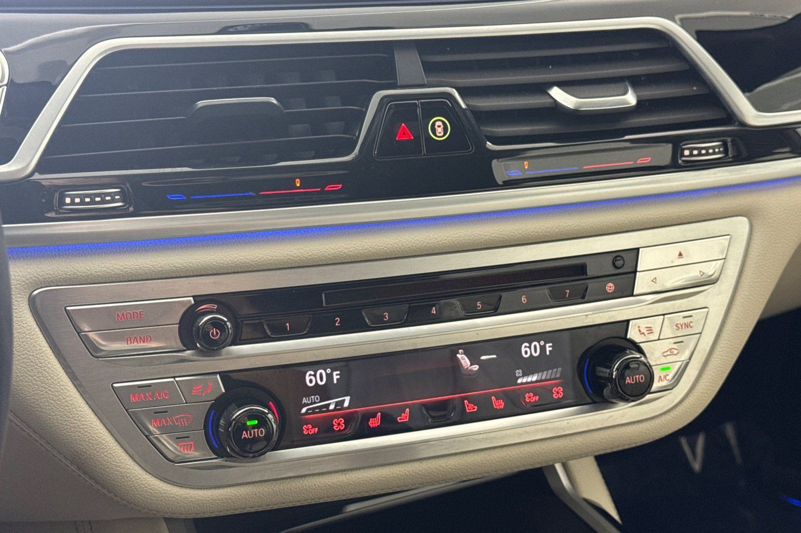 Used 2019 BMW 750i w/ Executive Package RWD image 19