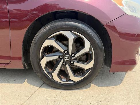 Used 2017 Honda Accord EX image 10