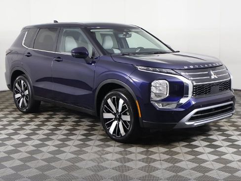 New 2025 Mitsubishi Outlander SE image 2