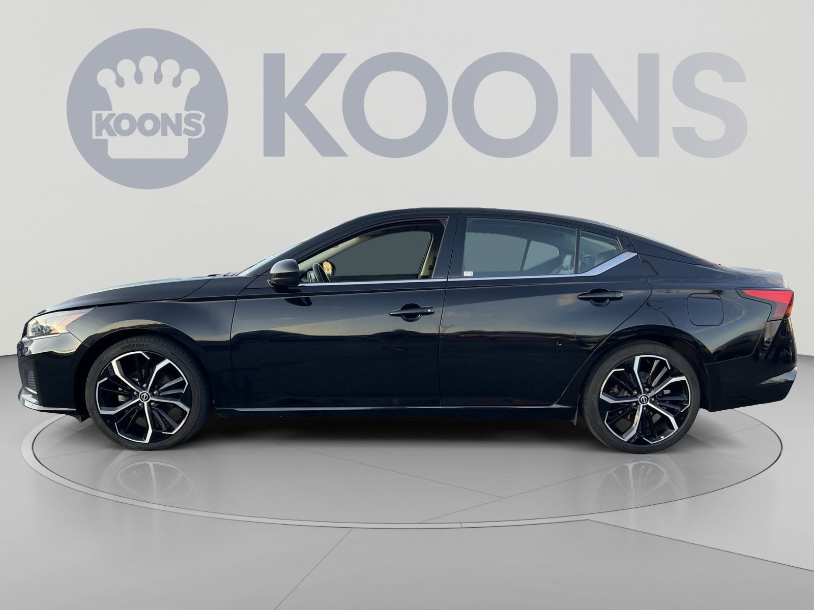 Used 2024 Nissan Altima 2.5 SR FWD image 2