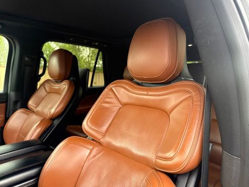 Used 2018 Lincoln Navigator Reserve w/ Technology Package image 12