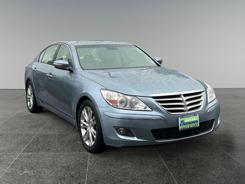 Used 2011 Hyundai Genesis 4.6 image 4