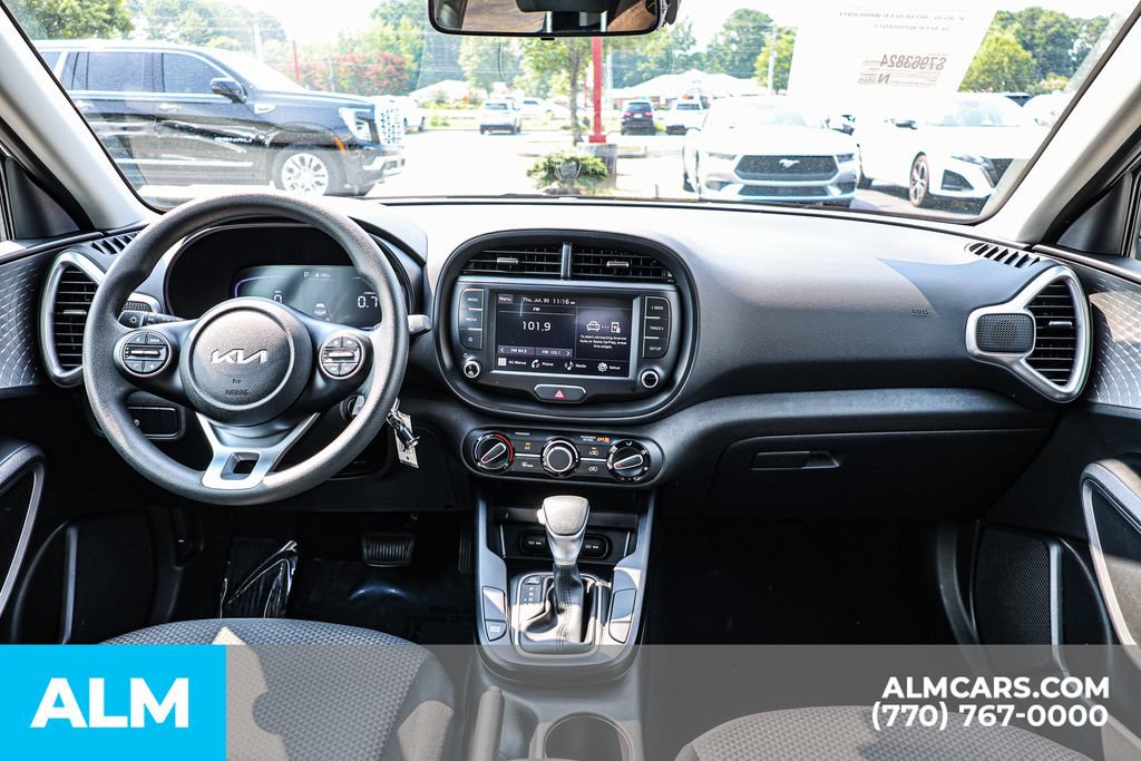 Used 2025 Kia Soul LX w/ LX Technology Package FWD image 28