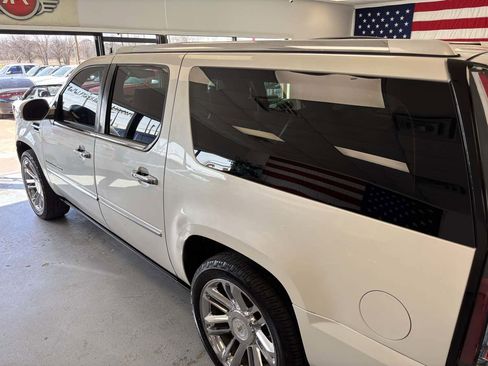 Used 2011 Cadillac Escalade ESV Platinum image 11