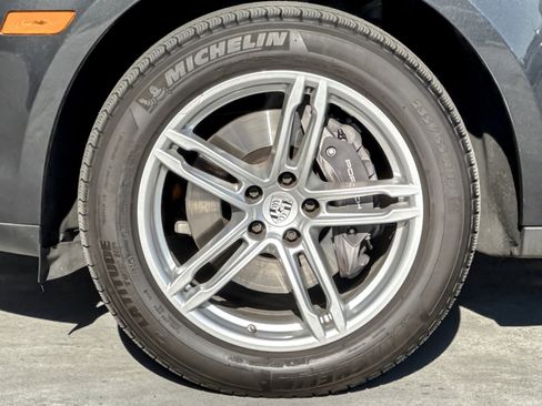Used 2024 Porsche Macan image 27