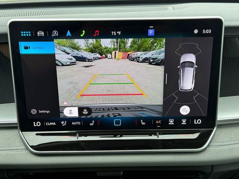 Used 2025 Volkswagen Tiguan SE w/ Panoramic Sunroof Package AWD/4WD image 14