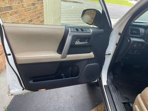Used 2022 Toyota 4Runner SR5 Premium w/ Moonroof Package AWD/4WD image 21
