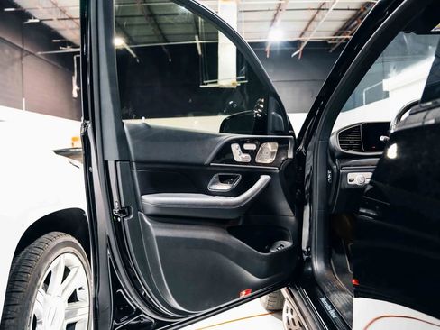 Used 2022 Mercedes-Benz GLS 450 4MATIC image 11