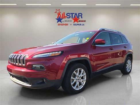Used 2017 Jeep Cherokee Latitude image 3