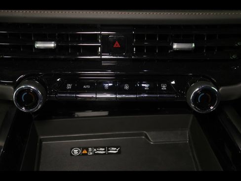 Used 2025 Chevrolet Tahoe High Country image 28