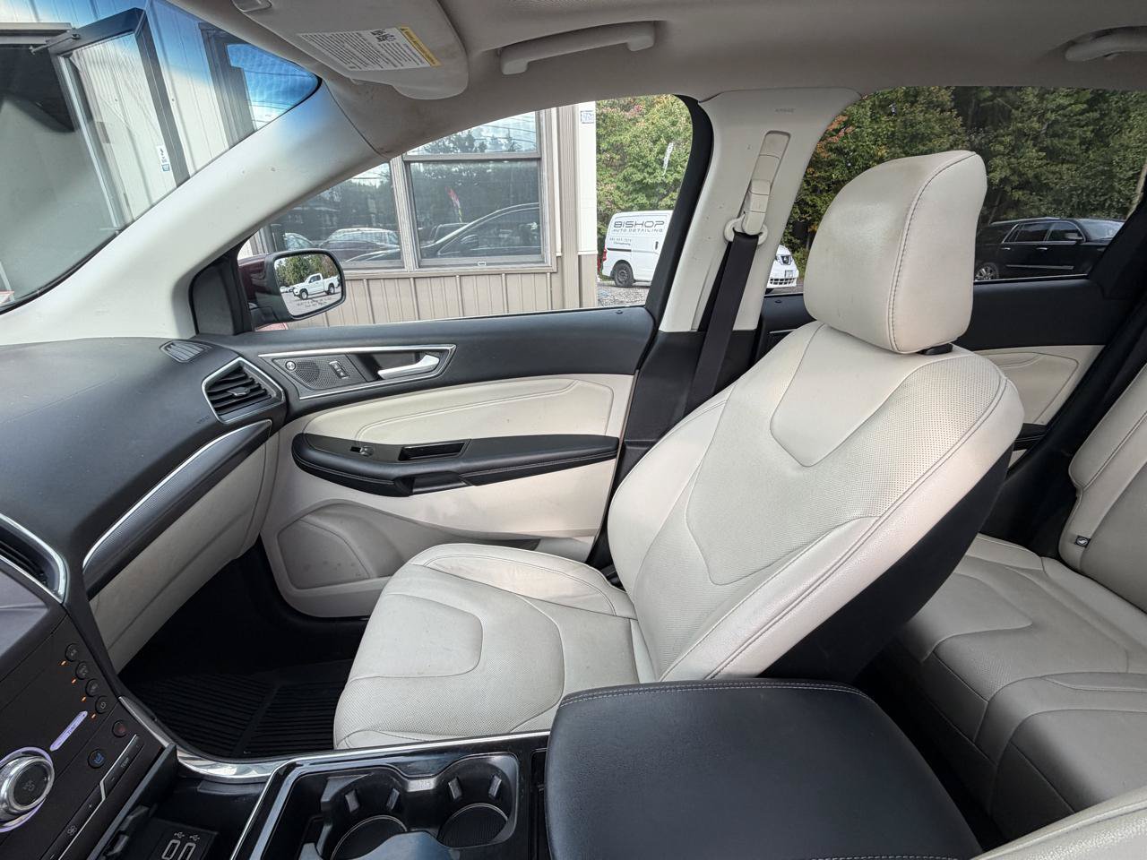 Used 2020 Ford Edge Titanium w/ Equipment Group 301A AWD/4WD image 15