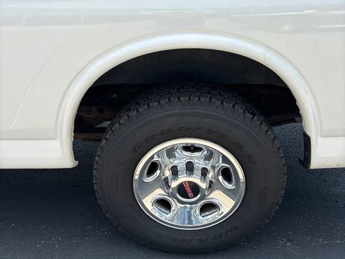 Certified 2017 GMC Savana 2500 Extended RWD image 8