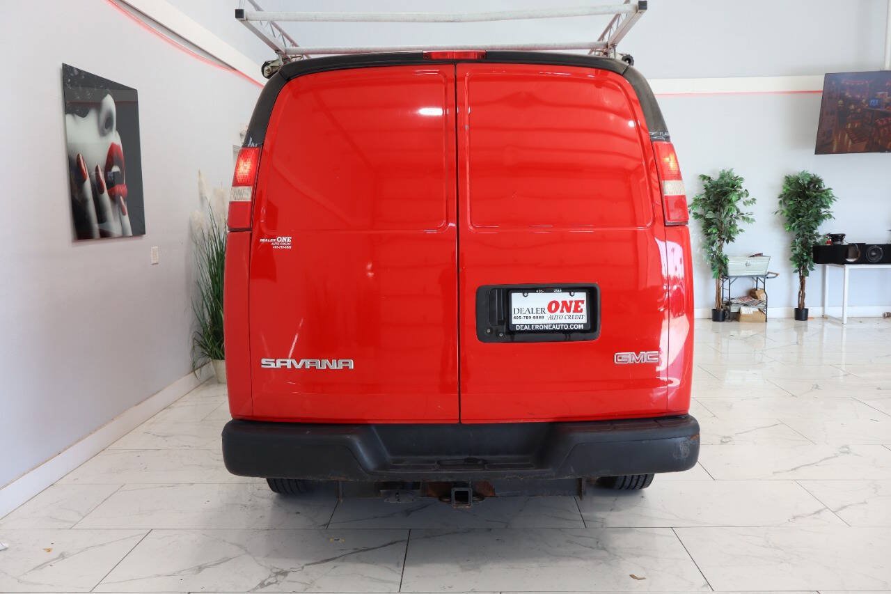 Used 2017 GMC Savana 3500 RWD image 4