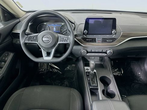 Used 2025 Nissan Altima 2.5 SV FWD image 17