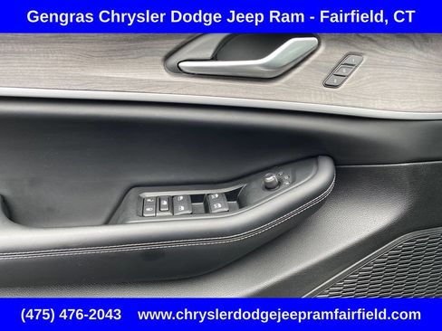 Used 2023 Jeep Grand Cherokee Limited w/ Trailer Tow Prep Group (B) AWD/4WD image 12