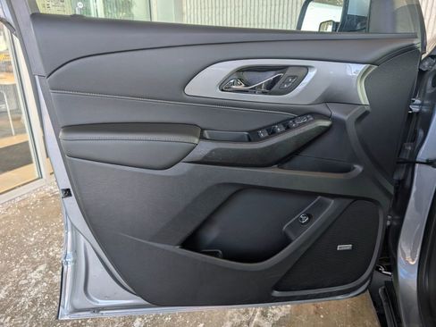 Certified 2023 Chevrolet Traverse LT w/ LT Premium Package image 8