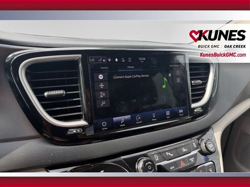 Used 2023 Chrysler Pacifica Touring-L FWD image 26