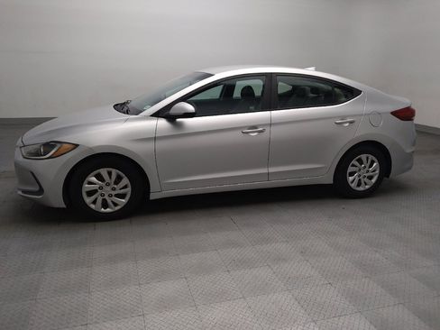Used 2017 Hyundai Elantra SE FWD image 2