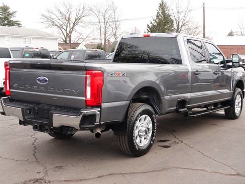 Used 2024 Ford F250 XLT image 3