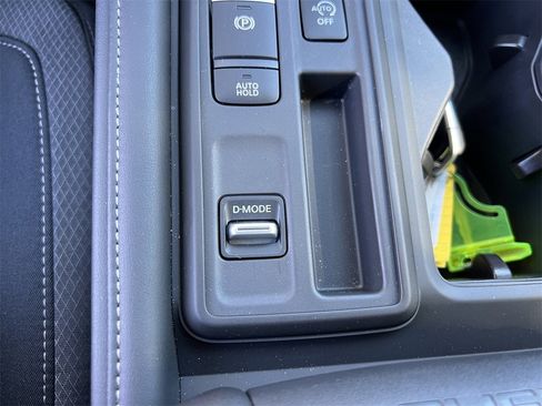 Certified 2025 Nissan Pathfinder S image 16