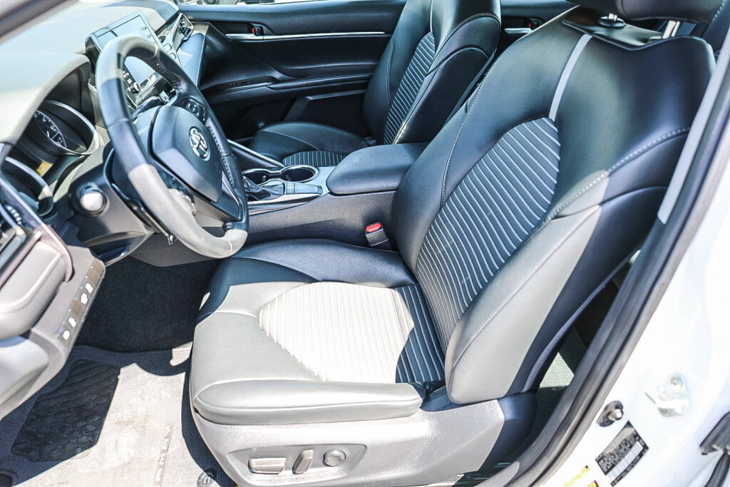 Used 2023 Toyota Camry SE FWD image 8