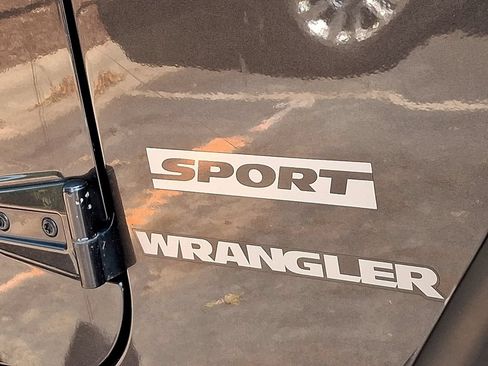 Used 2017 Jeep Wrangler Sport AWD/4WD image 10