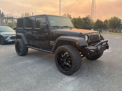 Used 2018 Jeep Wrangler Unlimited Sport w/ Connectivity Group AWD/4WD image 4